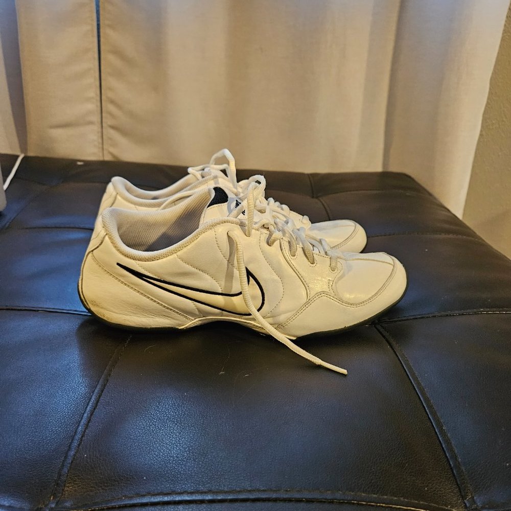 Shoes - Picture 6 of 7